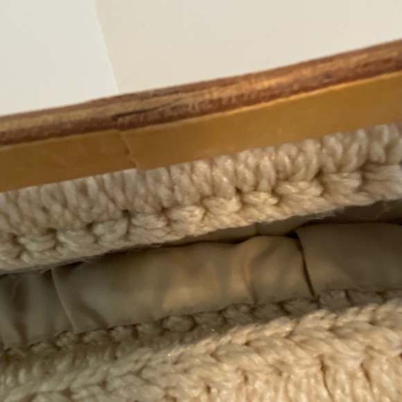 𝅺VINTAGE style knit purse, wood handles with bird and flower motif - Picture 5 of 10